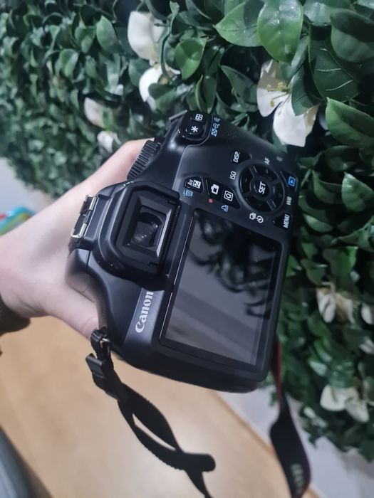 Máquina fotográfica Canon EOS 1100D
