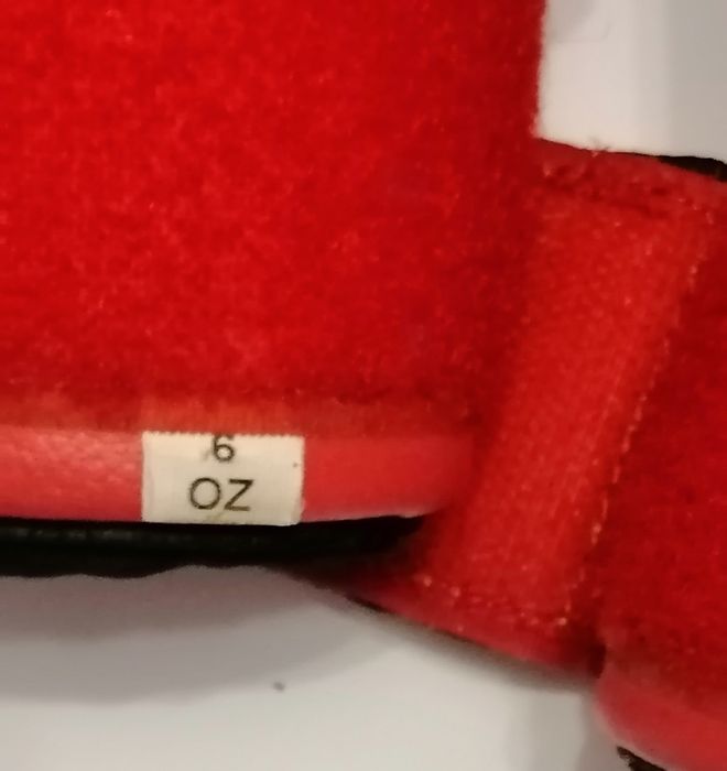 Перчатки боксерские.