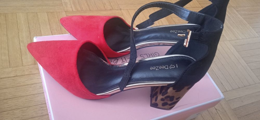 Buty na słupku 38