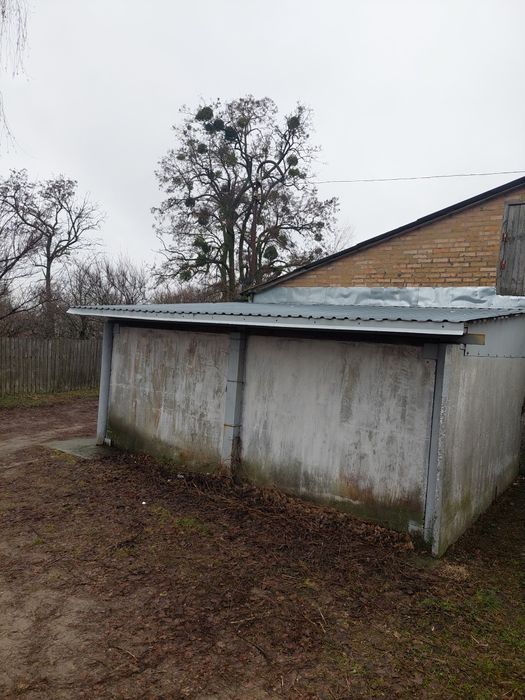 Гараж в селі Старе