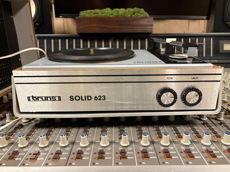 Gramofon Bruns Solid 623