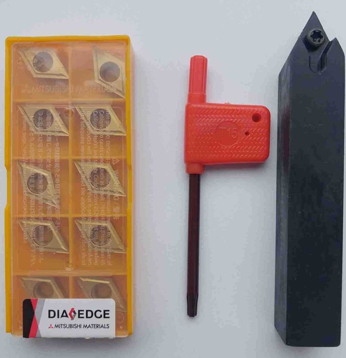 Токарный резец прямой 16х16 мм SDNCN1616H11 и 10 пластин DCMT11T304