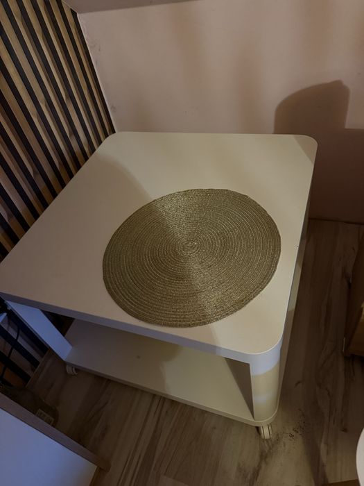 Stolik Ikea na kółkach