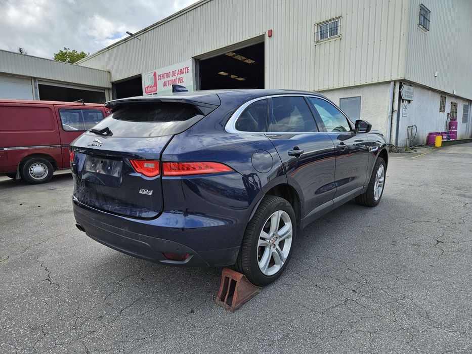 Jaguar F-Pace 2.0D AWD de 2017 para peças