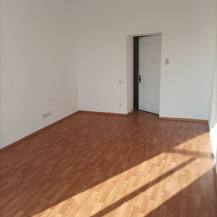 Оренда офісних 5,8 квм та  13 квм та склад приміщень Мрії 12