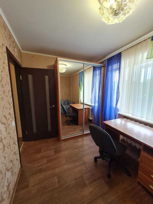 Продам 2 кімн. квартиру в р-ні " РОШЕН". 3/5 цегл.  Ремонт. 55000