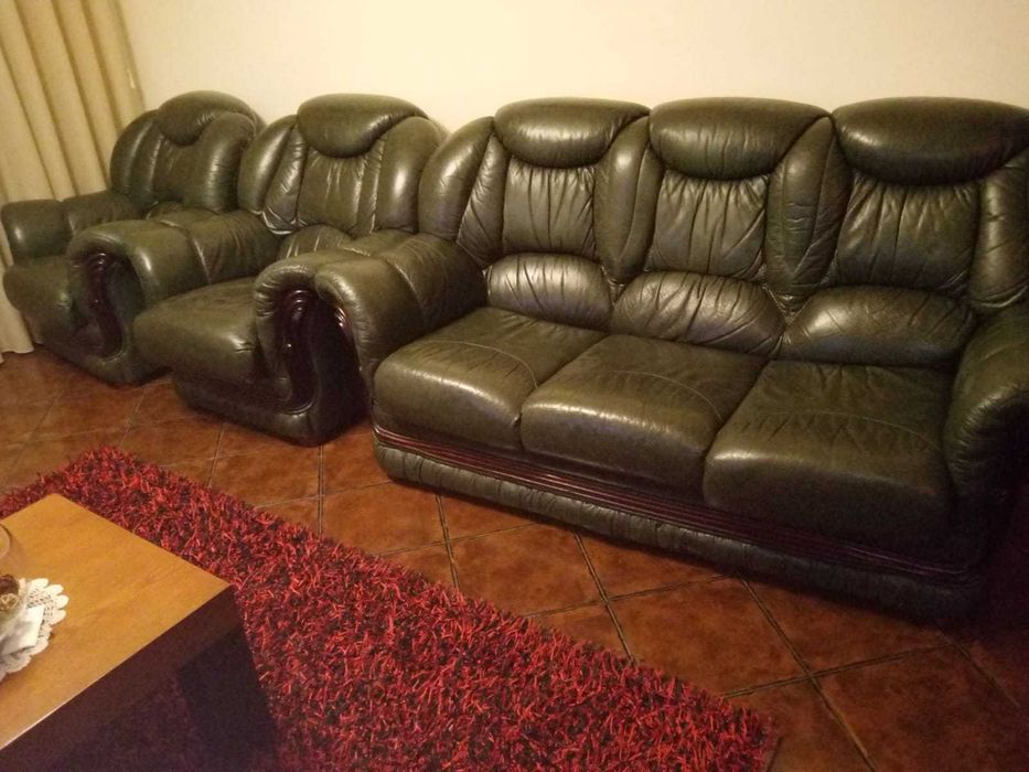 Conjunto sofás de cabedal