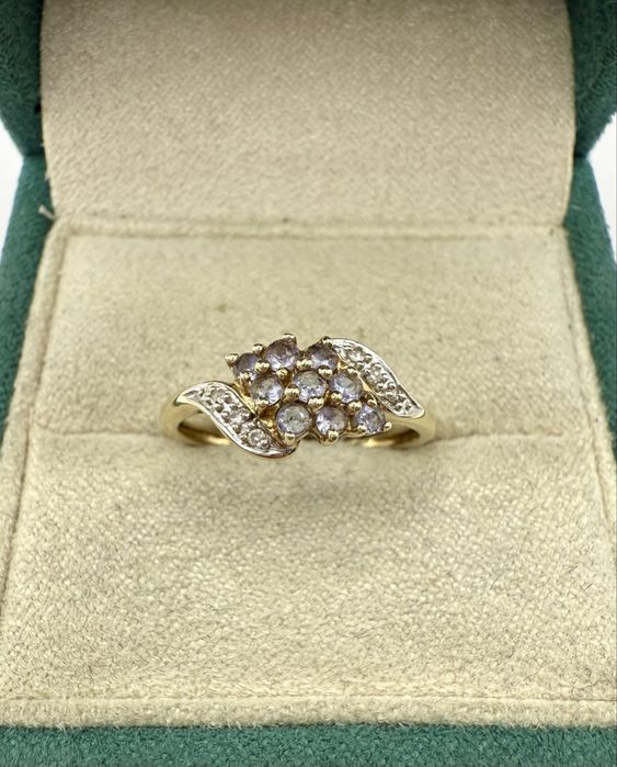 Złoty pierścionek z ametystami 0,36ct i diamentami 0,03ct