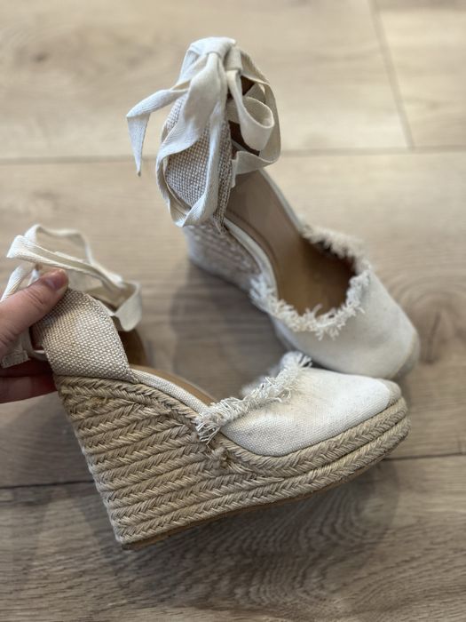 Espadryle beżowe na koturnie H&M 37 wiązane rattan