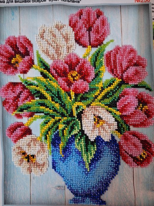 Картина "Букет тюльпанів" вишита бісером.
