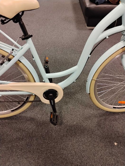 Damski Rower miejski Goetze z koszykiem