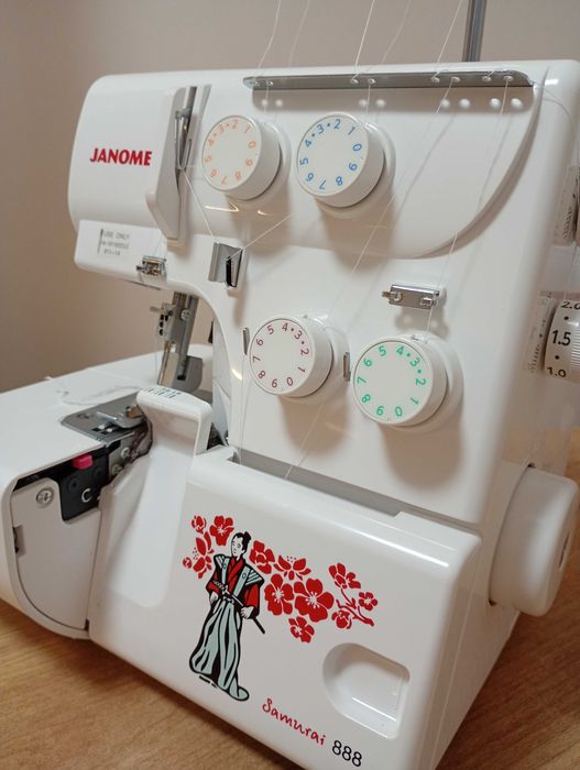 Оверлок  Janome 888