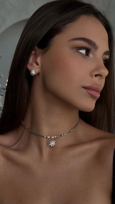 Комплект прикрас з гематиту: чокер та сережки у вигляді сонця