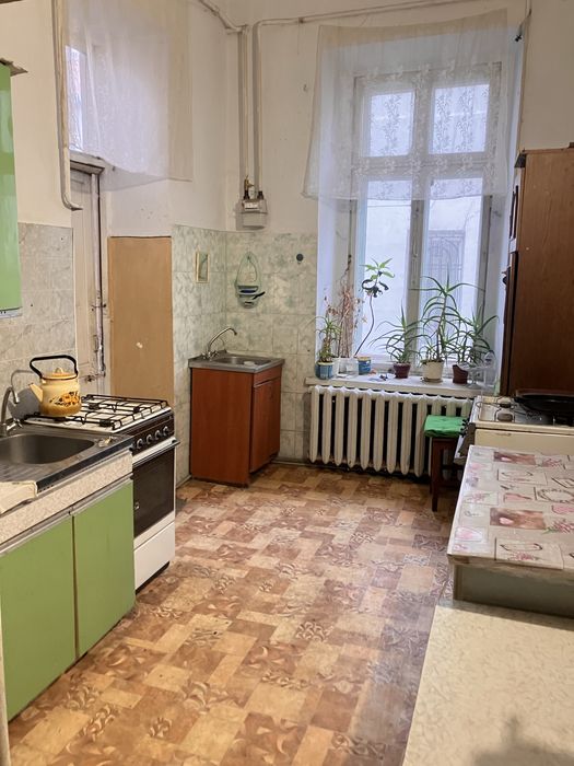 Льва Толстого/Нежинская. Центр, комната в комуне