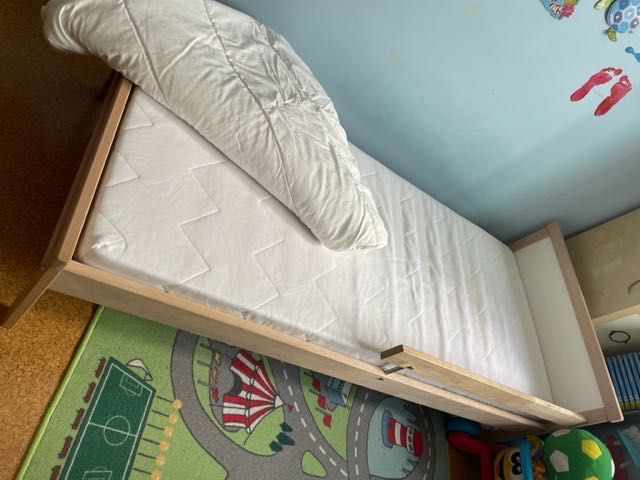 Cama Criança + Estrado de Madeira + Colchão + Edredon IKEA