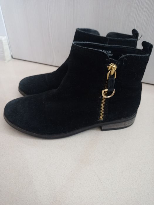 Czarne jesienne zamszowe botki 35