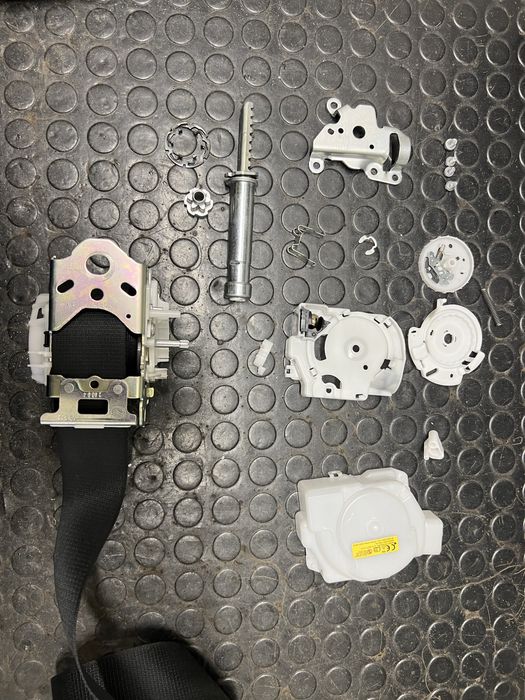 Відновлення ремнів безпеки авто