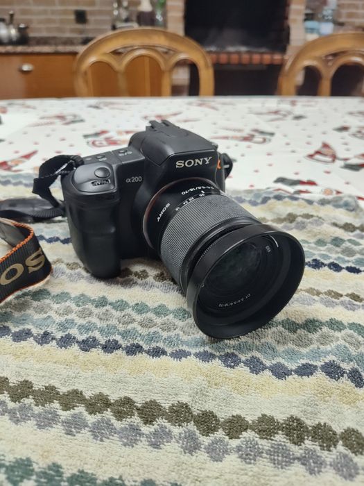 Sony Alpha a200 (DSLR)