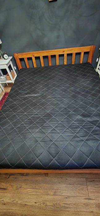 Sprzedam łóżko drewniane z materacem 160×200