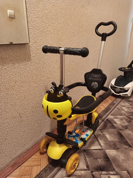 Дитячий самокат .