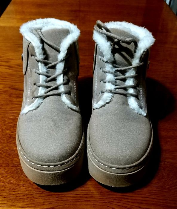 Зимові жіночі черевики з хутром