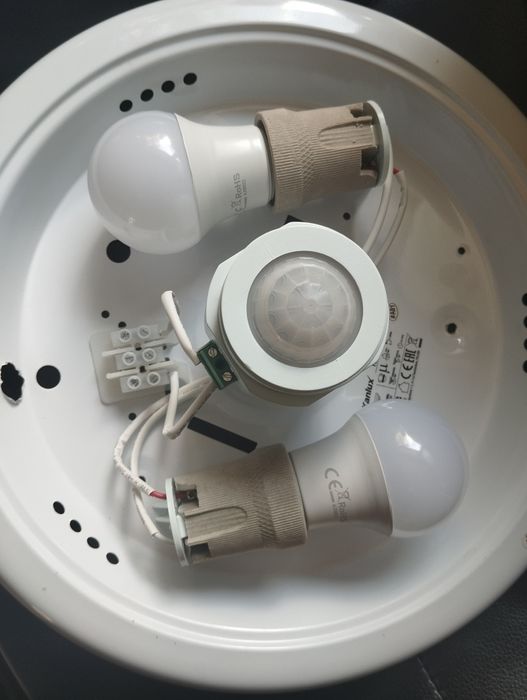 Lampa samozapalająca