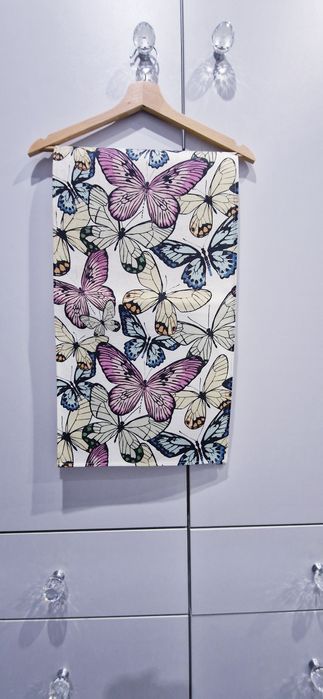 Wiosenny bieżnik na stół lub komodę