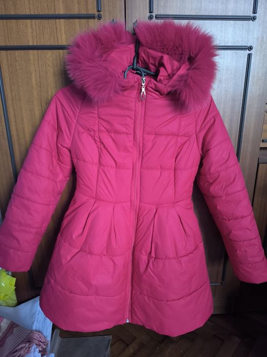 Курточка на дівчинку 140