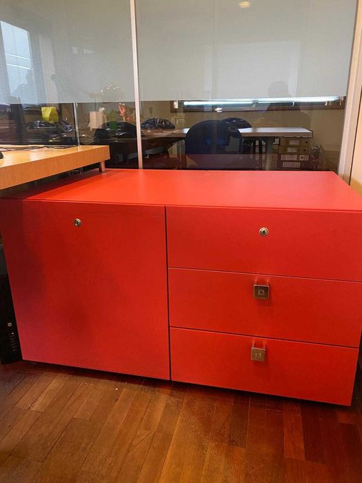 Secretária trabalho com móvel