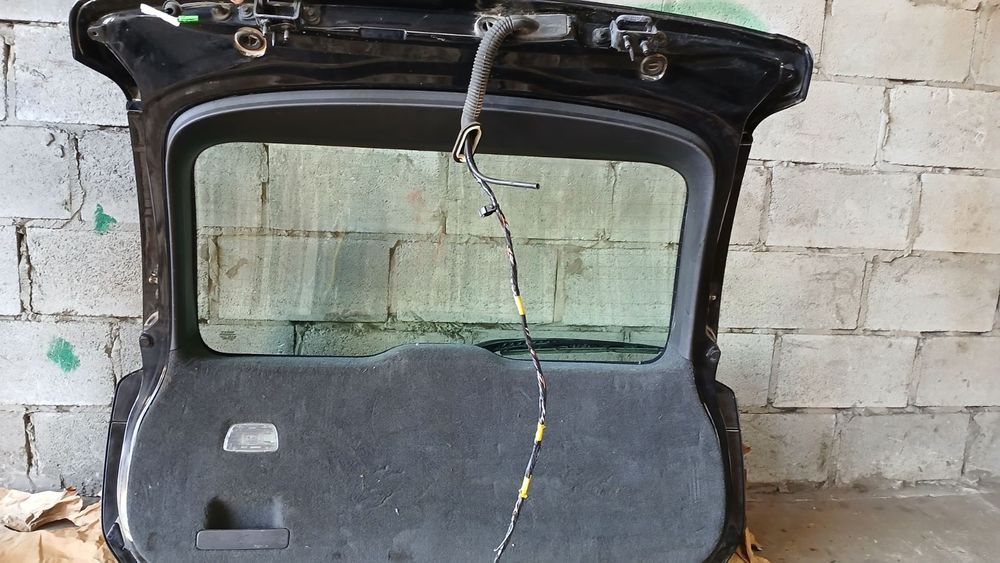 Продам кришку багажника volvo xc60 11-го року