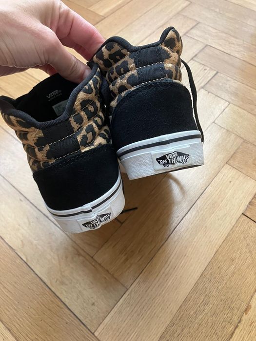 Buty Vans w panterkę. model sięgający do kostki. Rozmiar 36,5