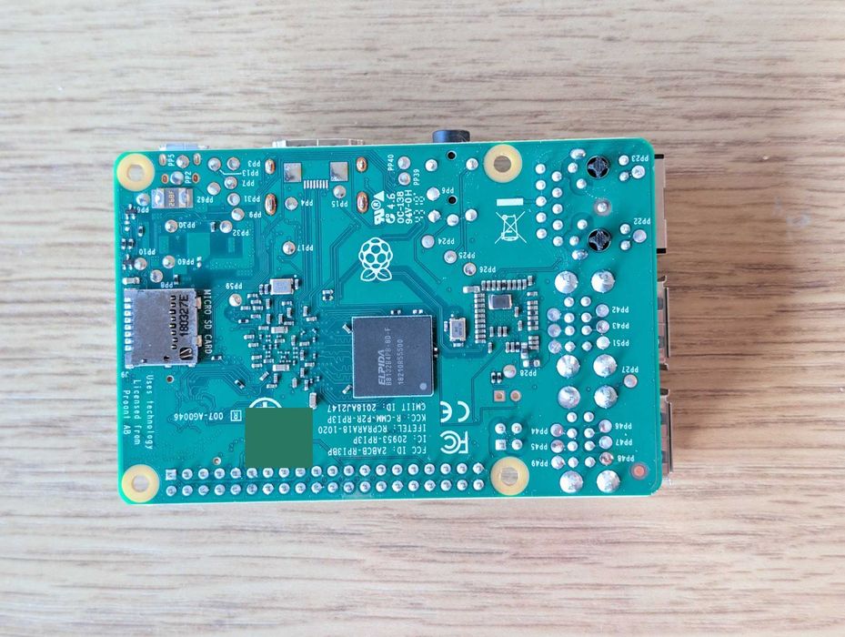 Raspberry Pi 3 Model B+ com cartão SanDisk Extreme PRO 64GB