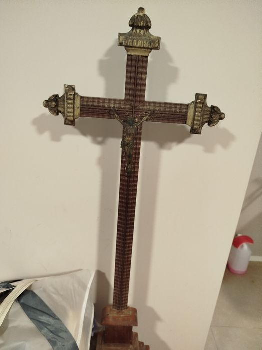 Crucifixo em madeira antigo