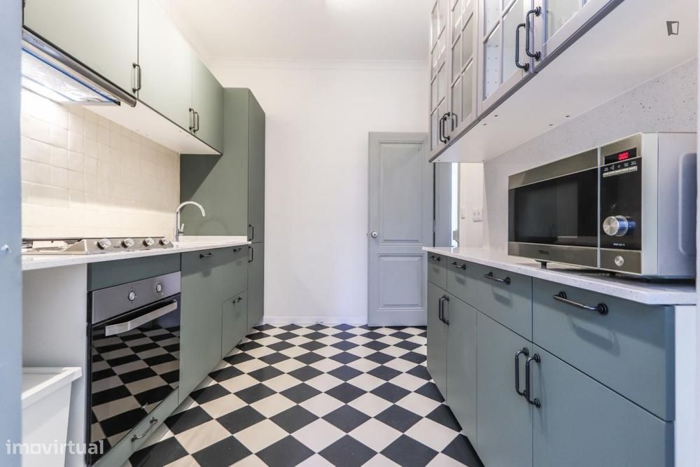 Quarto - localizado em Campo de Ourique Lisbon