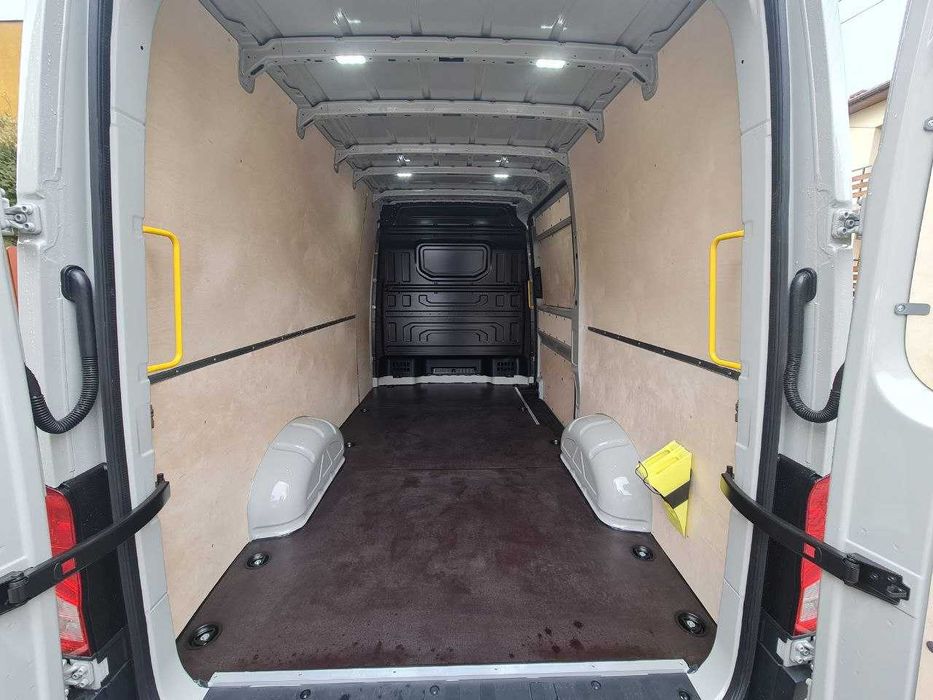 Zabudowa zabezpieczenie ze sklejki Volkswagen Crafter van