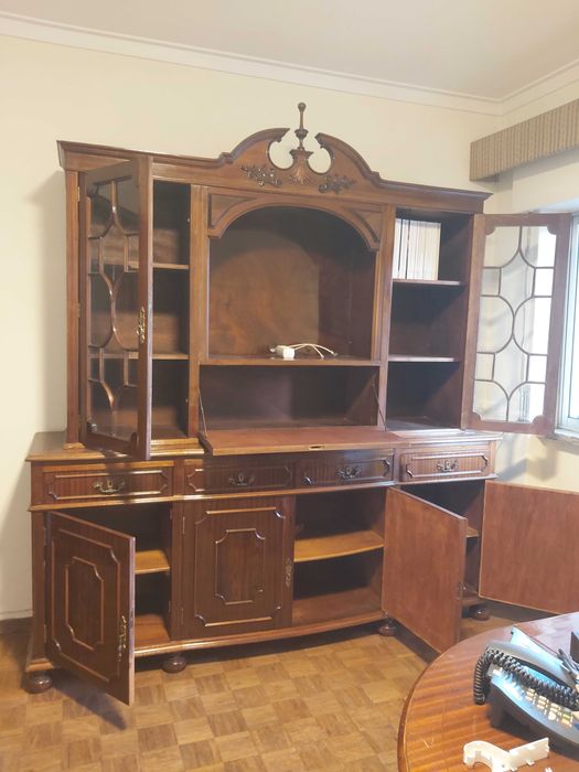 armário vintage de madeira