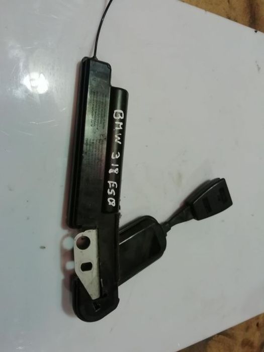 Pre-tensor esquerdo - BMW E46