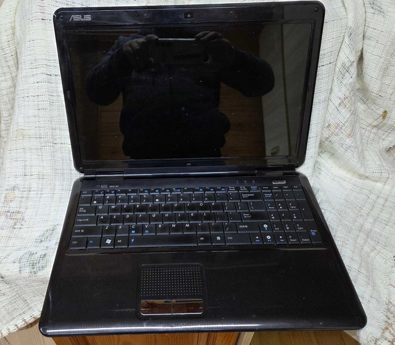 Laptop ASUS K51AC 
Laptop ASUS K51AC