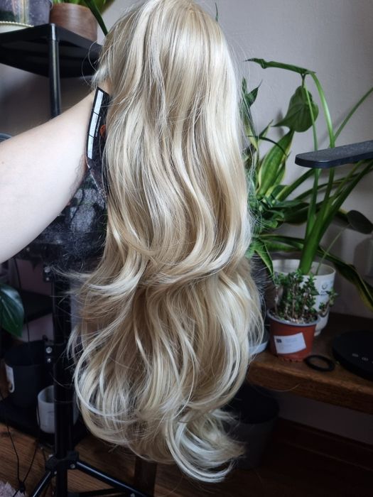 Nowa blond peruka z grzywką włosy falowane syntetyczne  długie