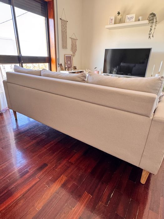 Sofá Bege 3 lugares com Chaise Longue