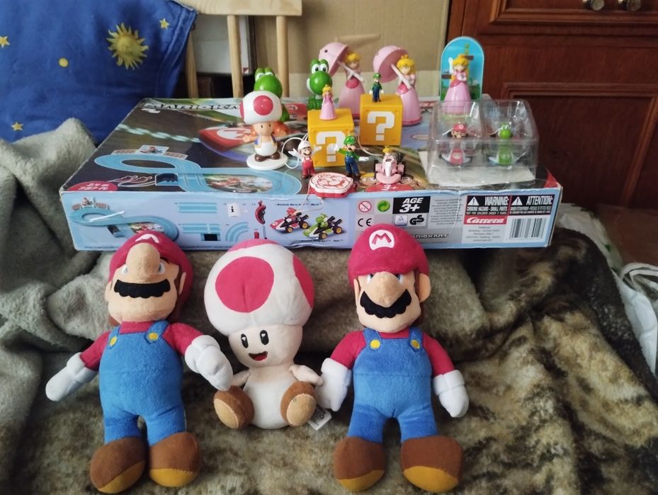 Super Mario: Figurki, tor wyścigowy plus przewodnik po grze