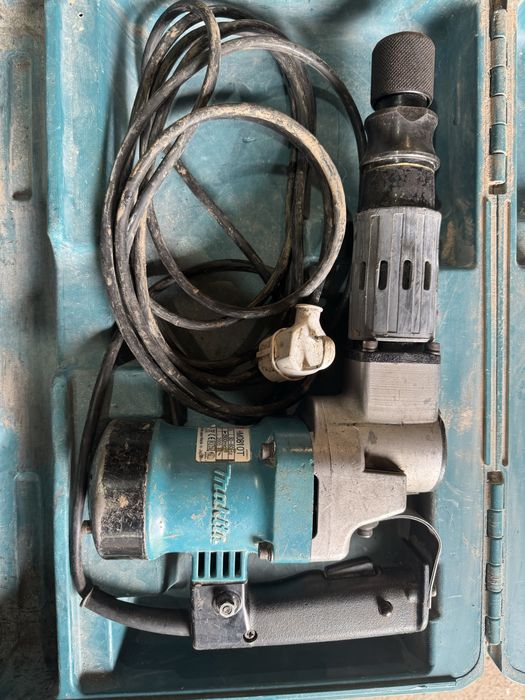 Makita  HM0810T.