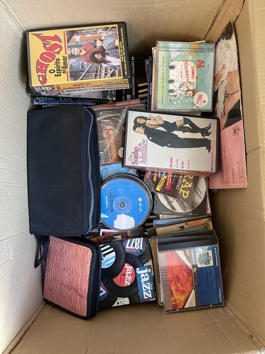 CDs de música 90’s e 2000’s