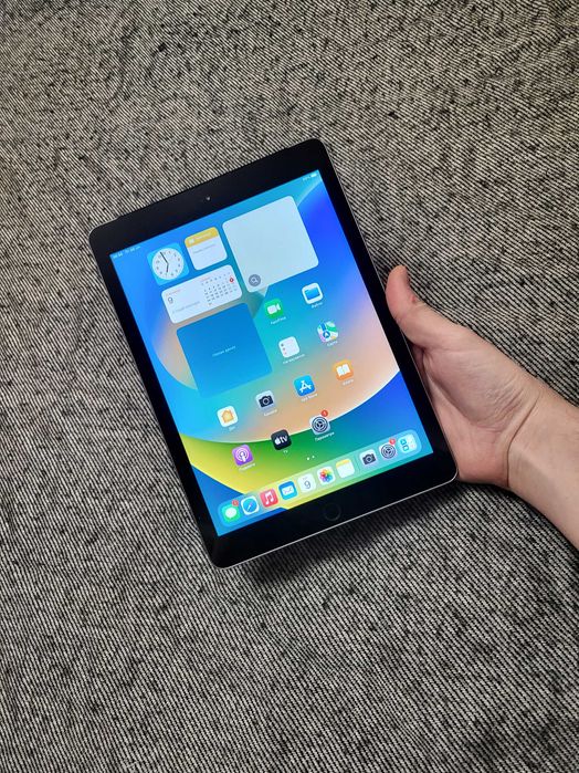 iPad 9.7" LTE 2017 128 ГБ планшет Apple