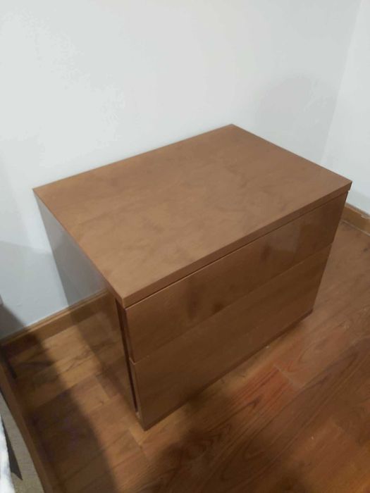 Cama, colchão e estrado + 2 mesinhas de cabeceira