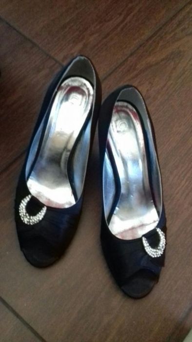 Eleganckie czarne buty szpilka 38