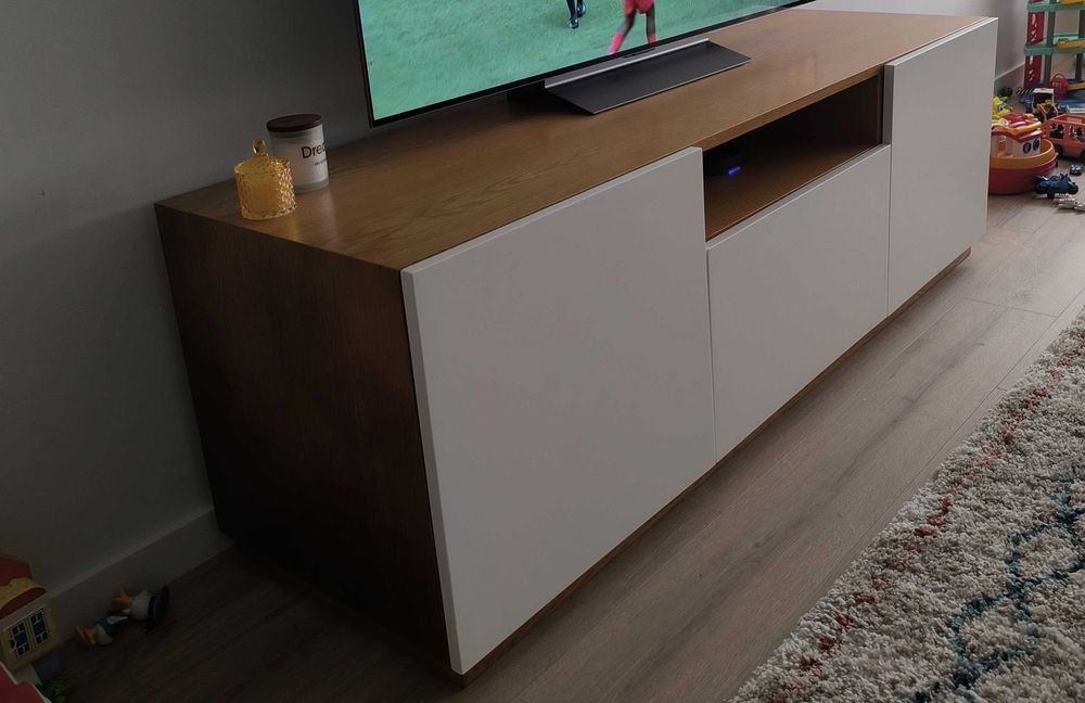 Móvel de TV em madeira