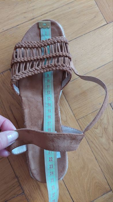 Buty plecione na koturnie