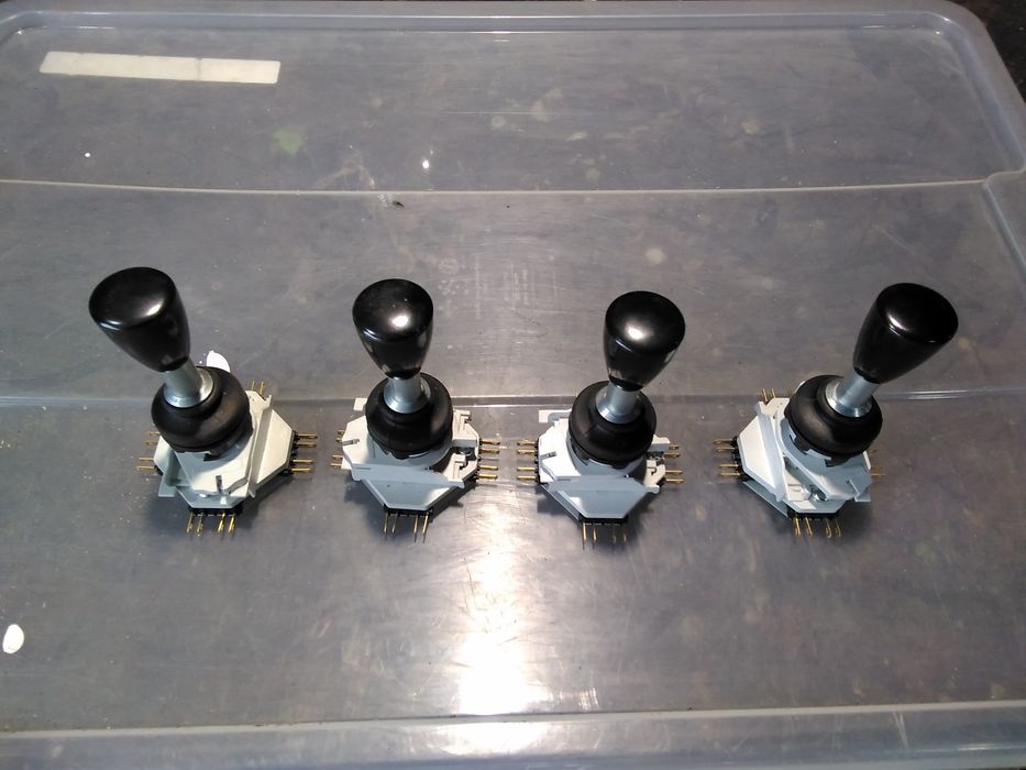 Joystick dwuosiowy