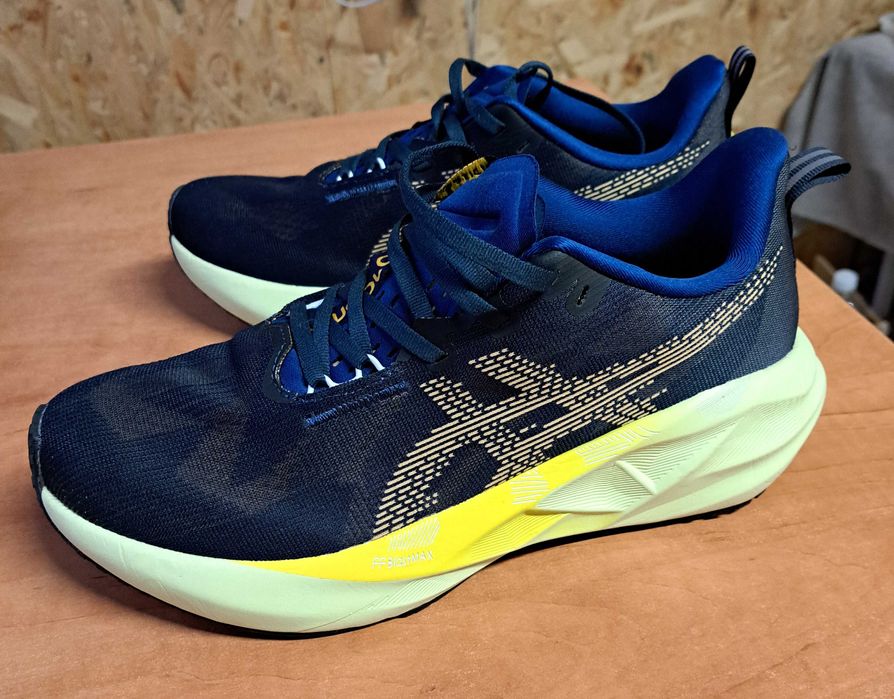 Asics Novablast 5 44.5 розмір
